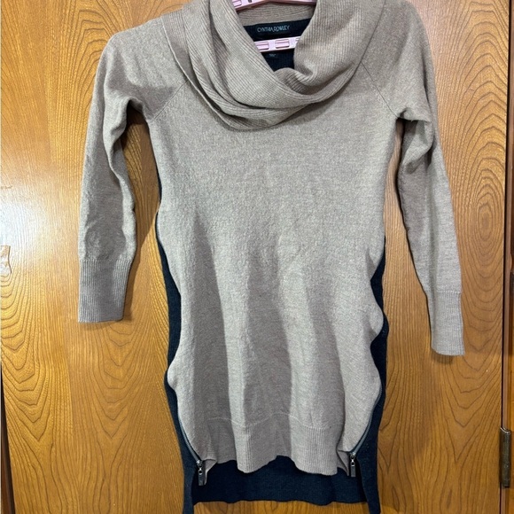 Cynthia Rowley 100% Merino Wool Cowl Neck Tunic Sweater Black and Tan Medium - Picture 1 of 7